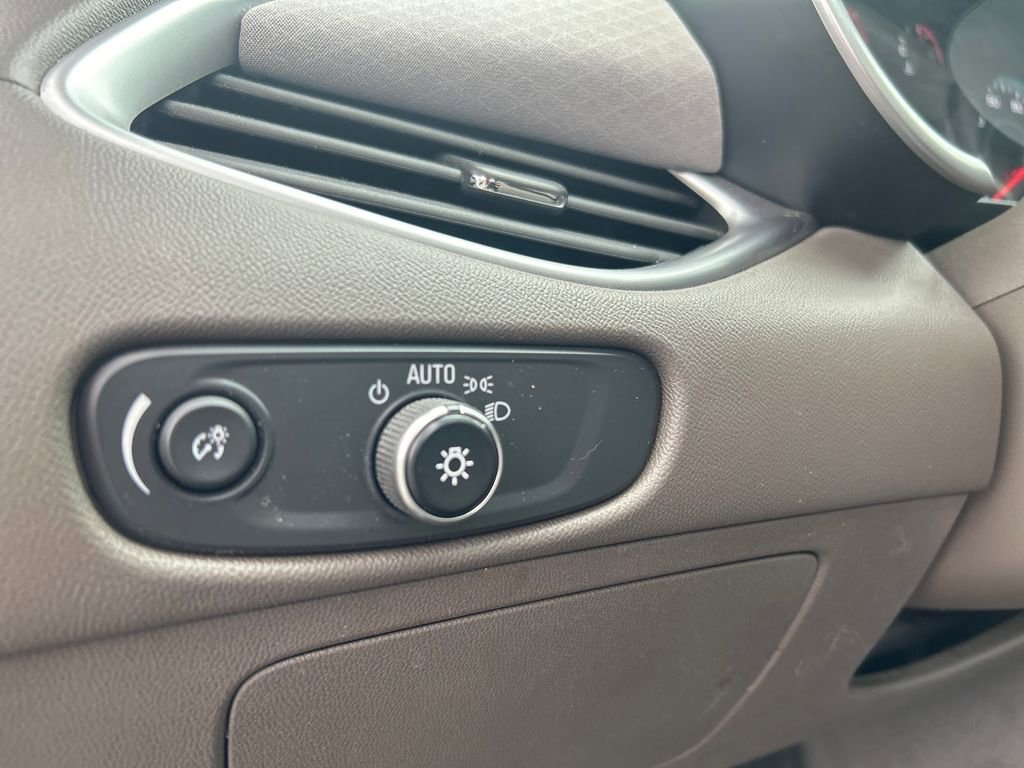 Used 2022 Chevrolet Malibu LT FWD image 32