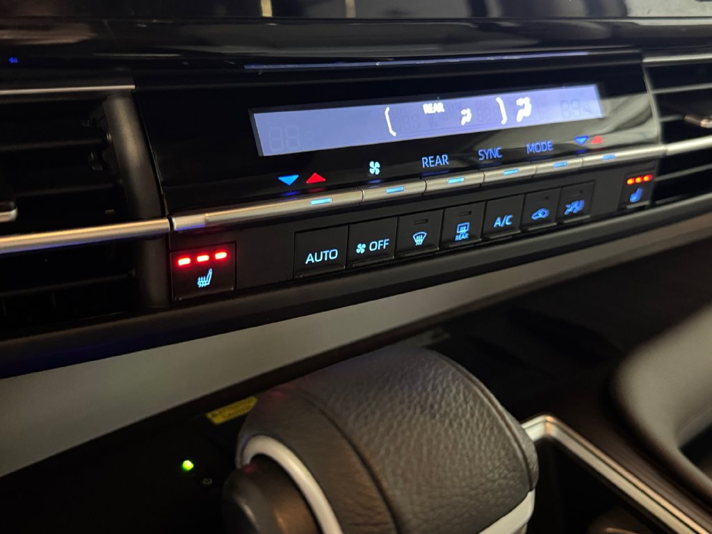 Used 2021 Toyota Sienna XLE w/ XLE Plus Package AWD/4WD image 30