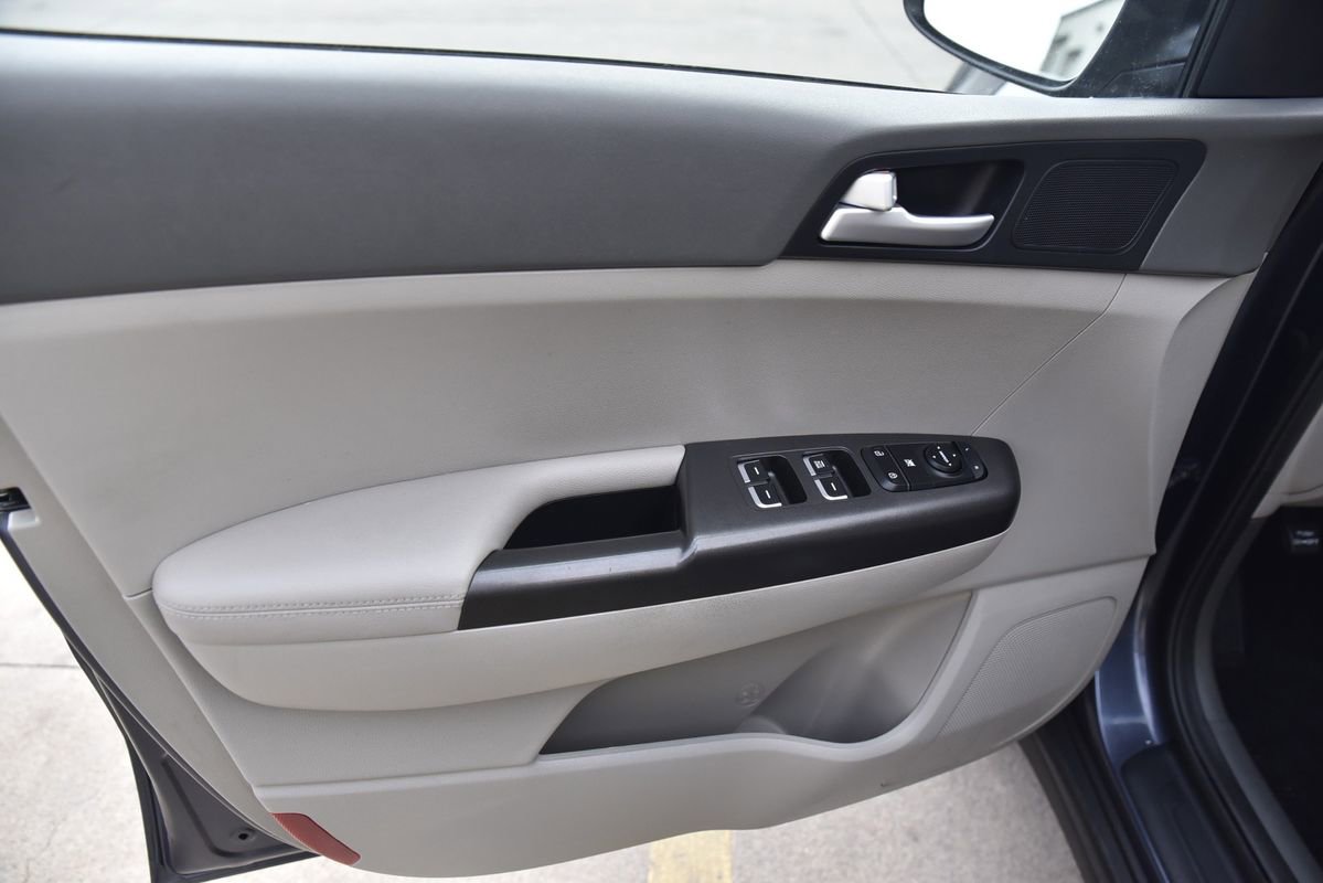 Used 2017 Kia Sportage LX AWD/4WD image 8