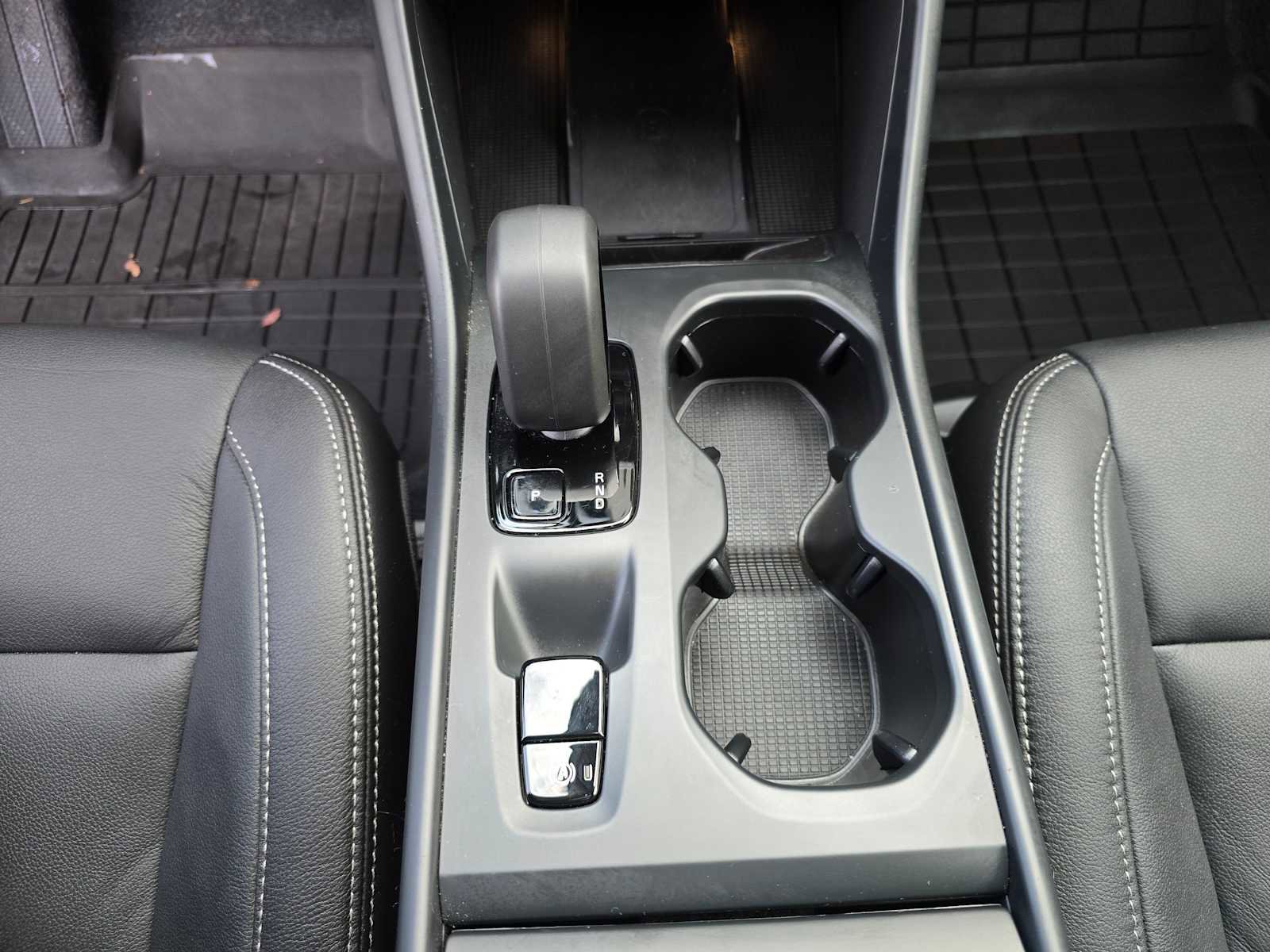 Used 2025 Volvo XC40 B5 Core w/ Protection Package Premier image 34