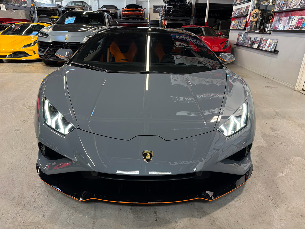 Used 2022 Lamborghini Huracan EVO image 2