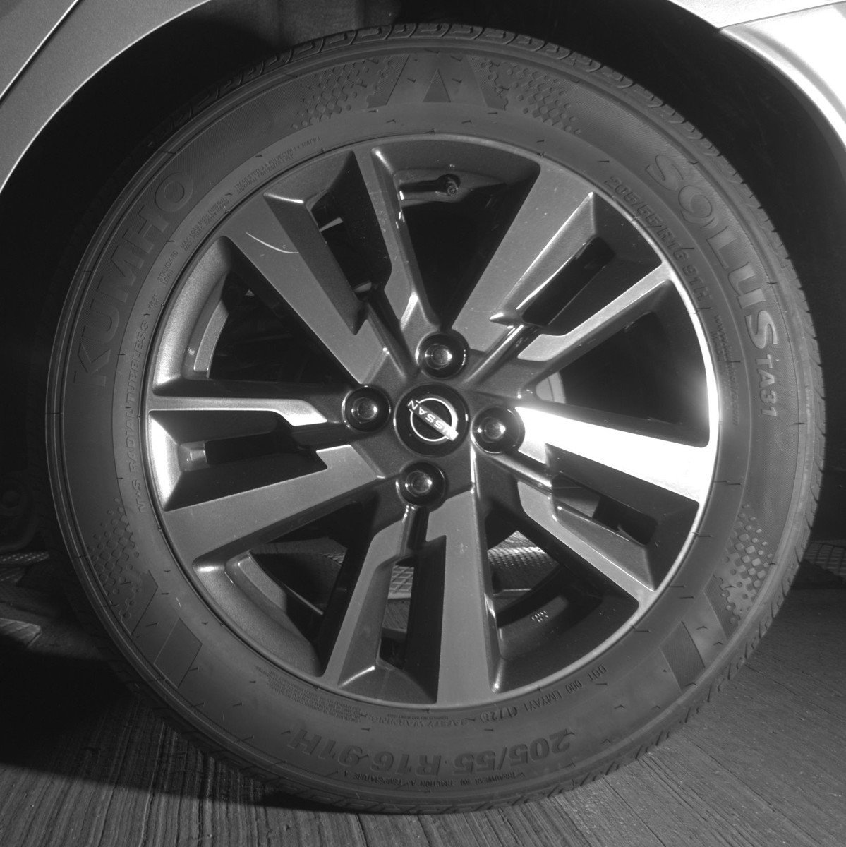 Used 2025 Nissan Versa SV FWD image 14