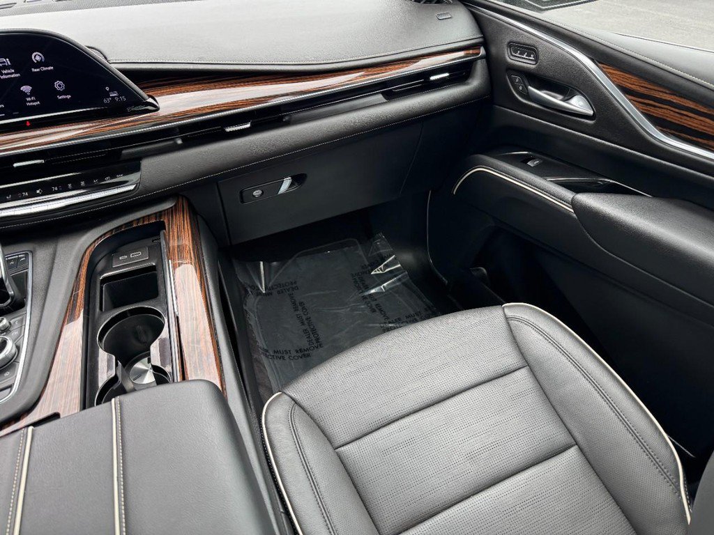 Used 2023 Cadillac Escalade Premium Luxury w/ Performance Package AWD/4WD image 19