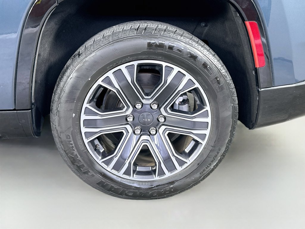 Used 2024 Jeep Wagoneer Series II w/ Flexible Seating Group AWD/4WD image 34