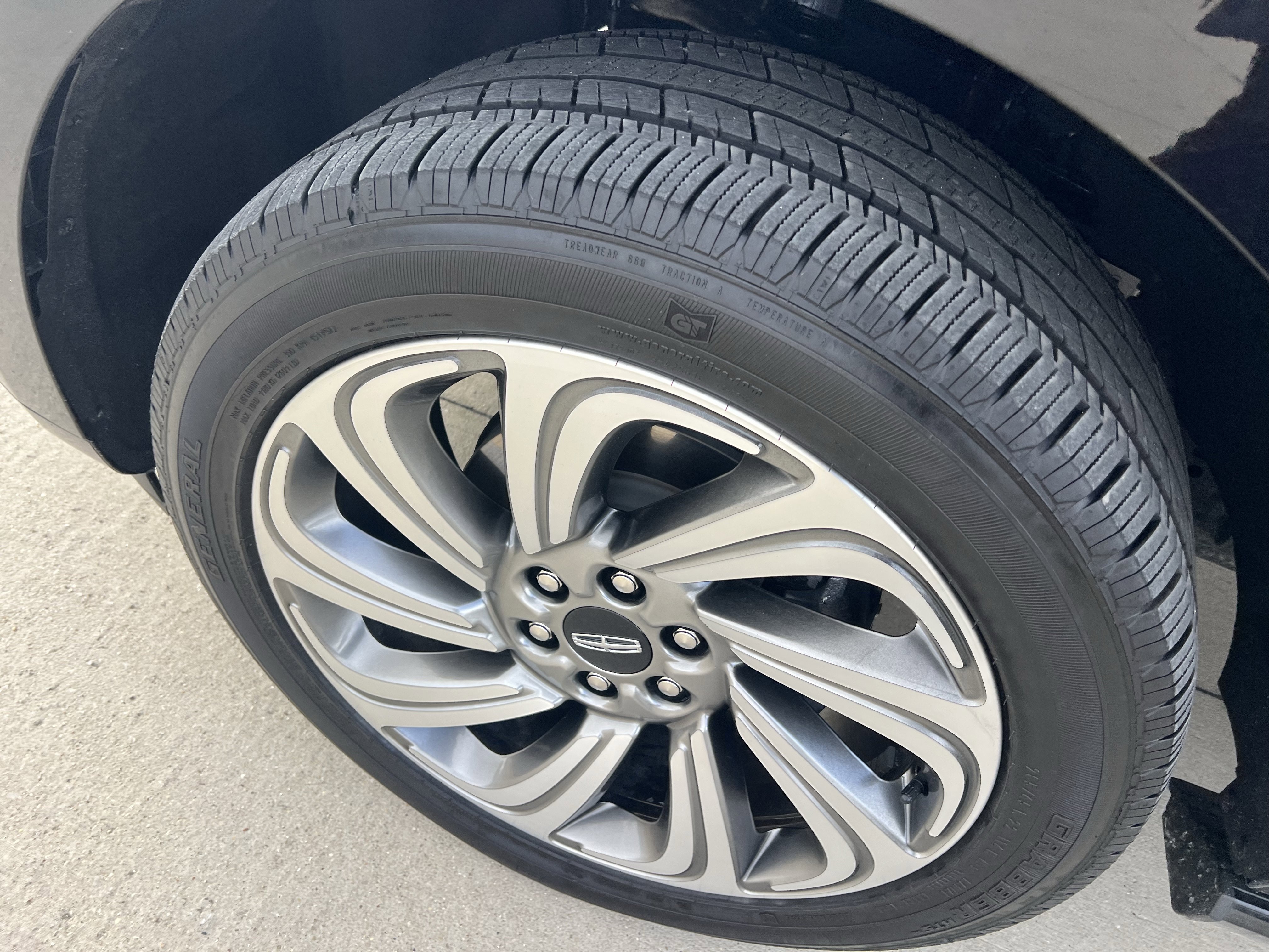 Used 2023 Lincoln Navigator Reserve image 9