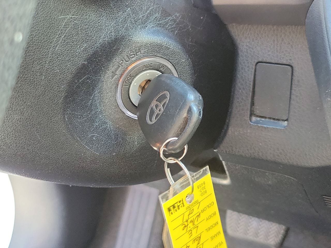 Used 2018 Toyota RAV4 LE FWD image 29