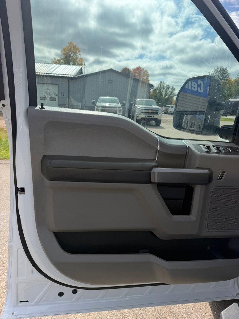 Used 2022 Ford F250 XLT w/ Black Appearance Package AWD/4WD image 17