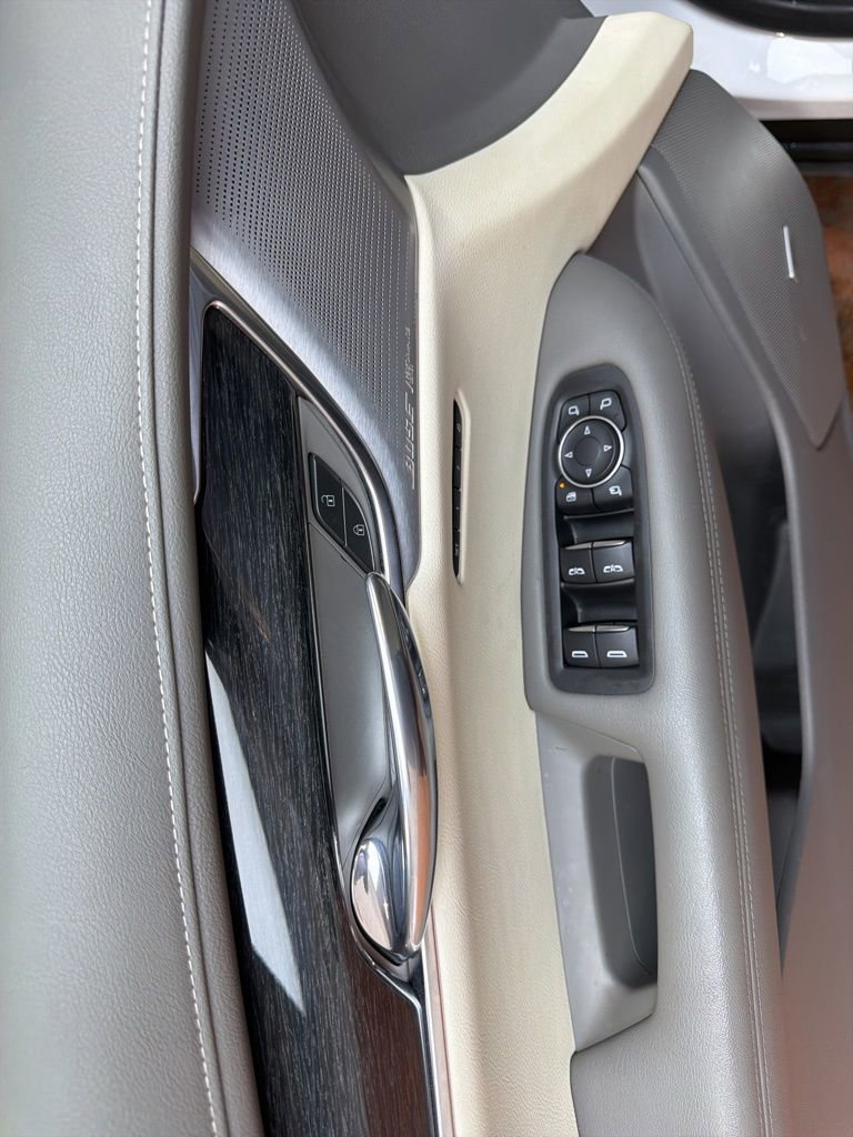Used 2022 Cadillac XT6 Premium Luxury FWD image 26