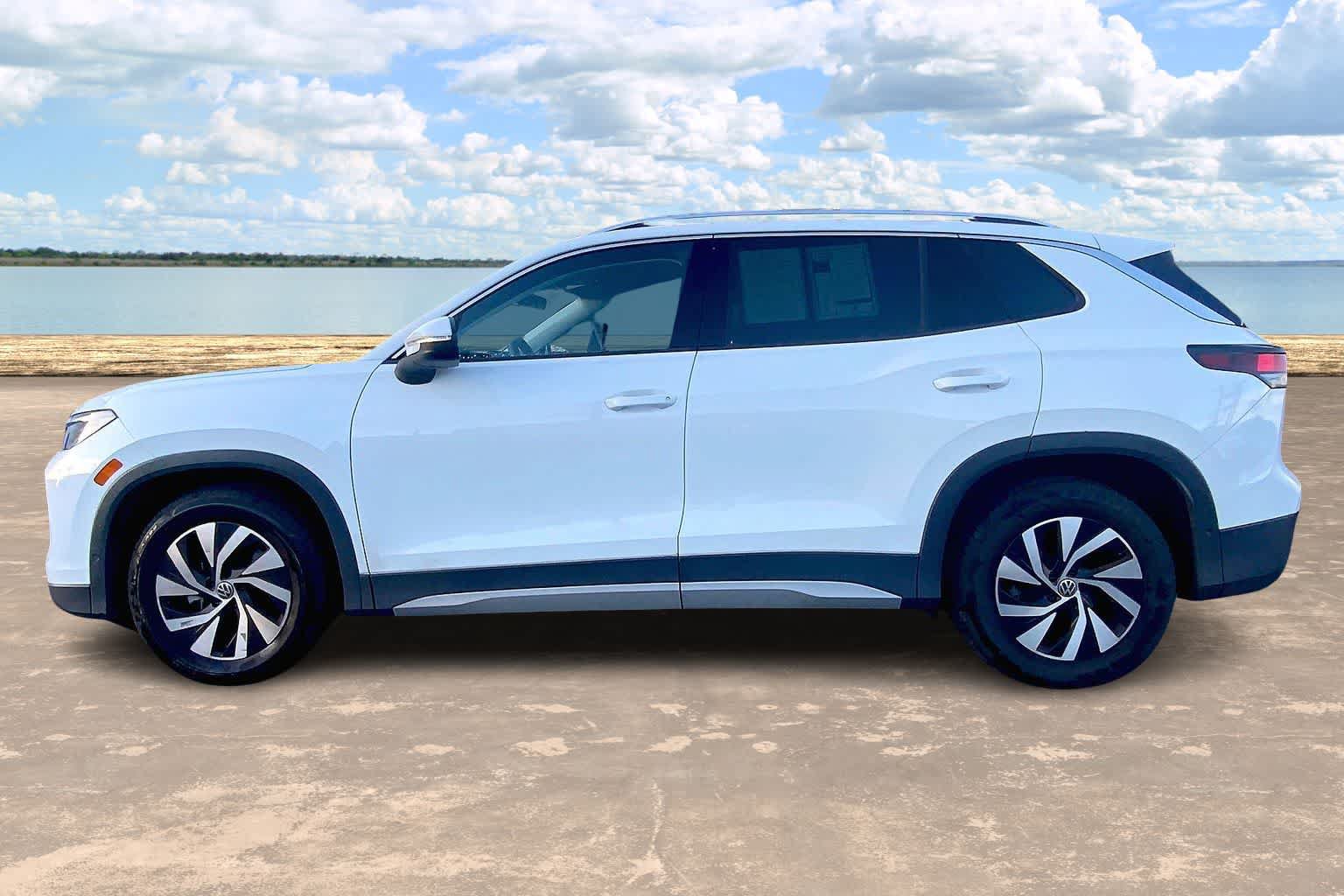 Used 2025 Volkswagen Tiguan S FWD image 3