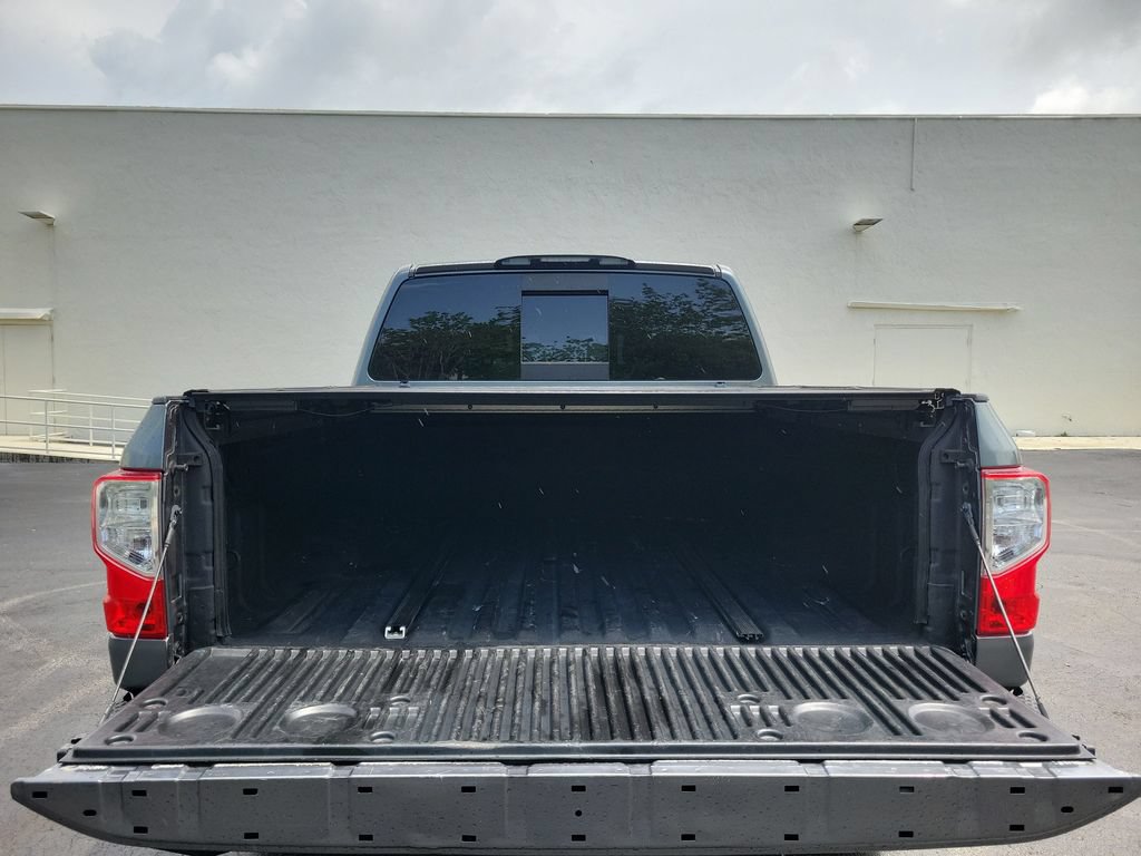 Used 2017 Nissan Titan PRO-4X w/ Pro-4x Convenience Package AWD/4WD image 15