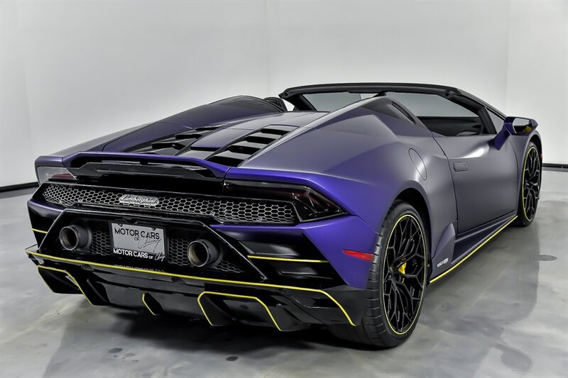Used 2021 Lamborghini Huracan EVO RWD image 10