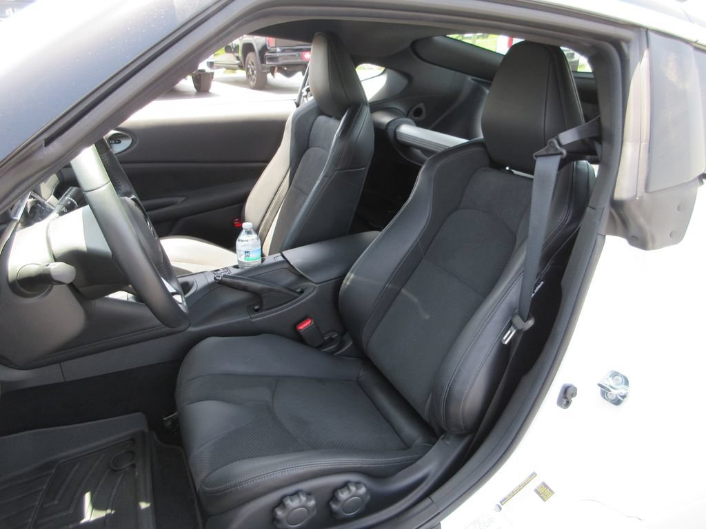 Used 2024 Nissan Z Performance w/ Floor Mat Package RWD image 21