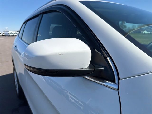 Used 2017 Jeep Cherokee Latitude w/ True North Edition AWD/4WD image 4