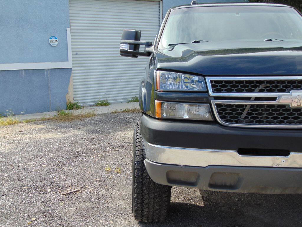 Used 2005 Chevrolet Silverado 2500 LS w/ Heavy-Duty Power Package image 36