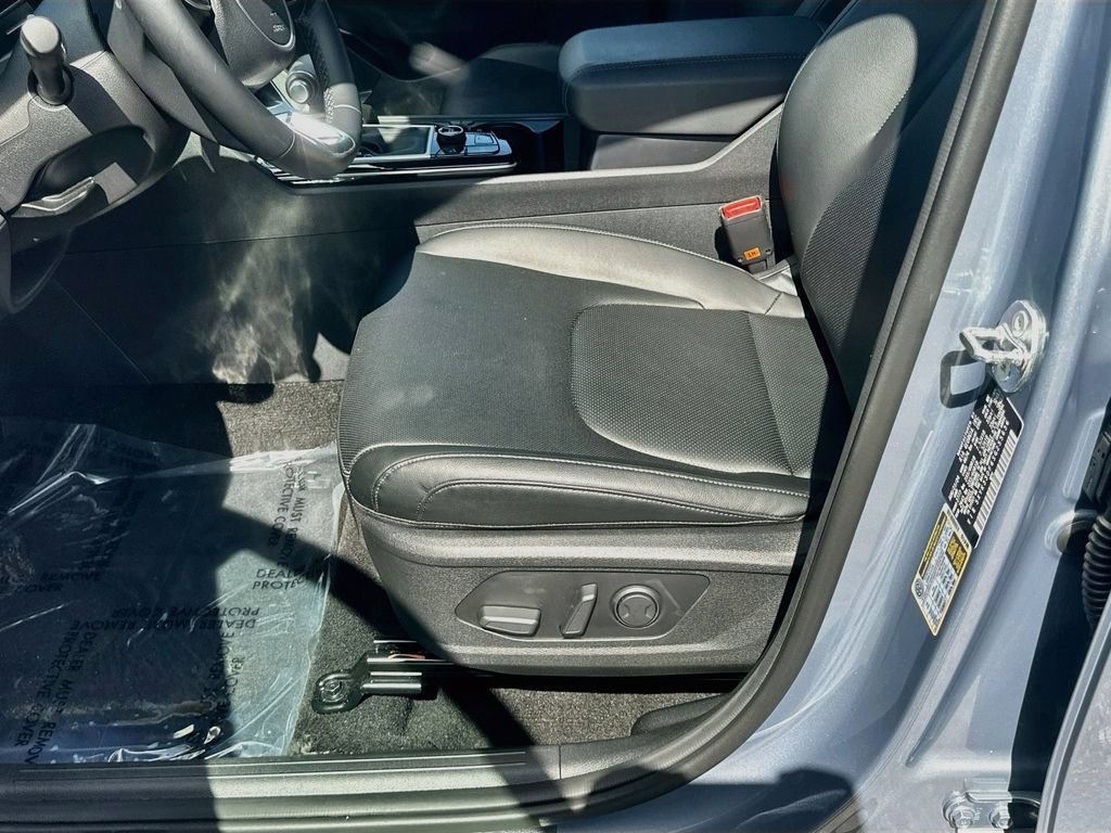 Certified 2025 Kia Sportage EX FWD image 19