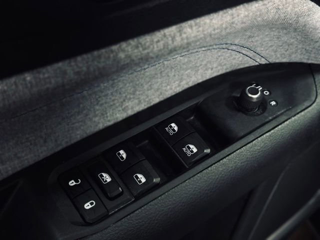 Used 2023 Jeep Compass Latitude image 13