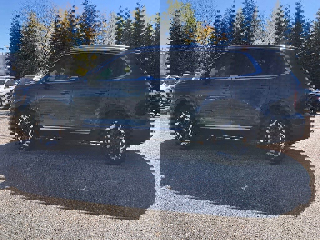 Used 2024 Kia Telluride EX w/ EX Captain's Chair Package image 7