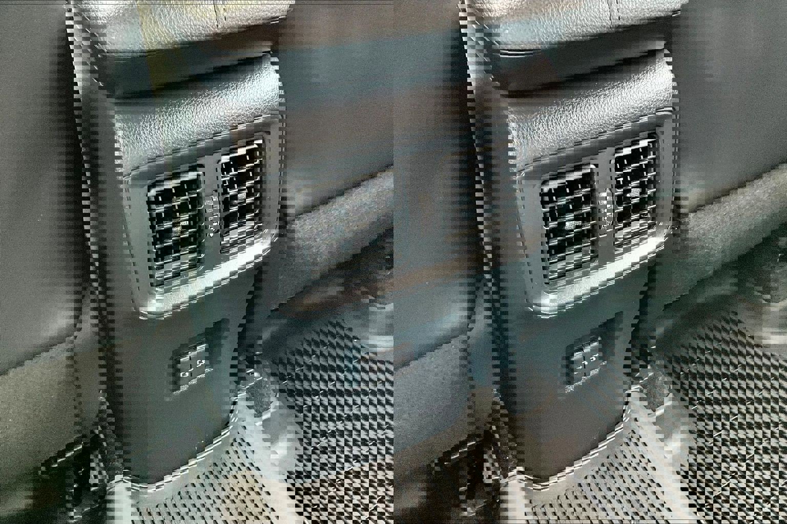 Used 2023 Toyota RAV4 XLE Premium image 33