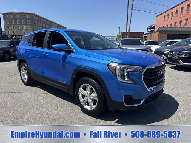 Used 2024 GMC Terrain SLE AWD/4WD image 2