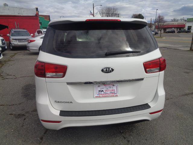 Used 2016 Kia Sedona L image 6