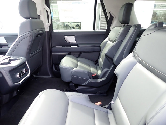 New 2026 Ford Expedition Active image 12