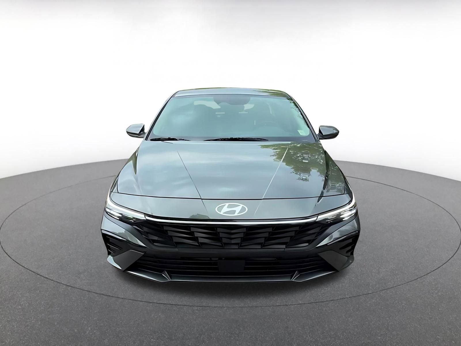 Used 2025 Hyundai Elantra SEL FWD image 4