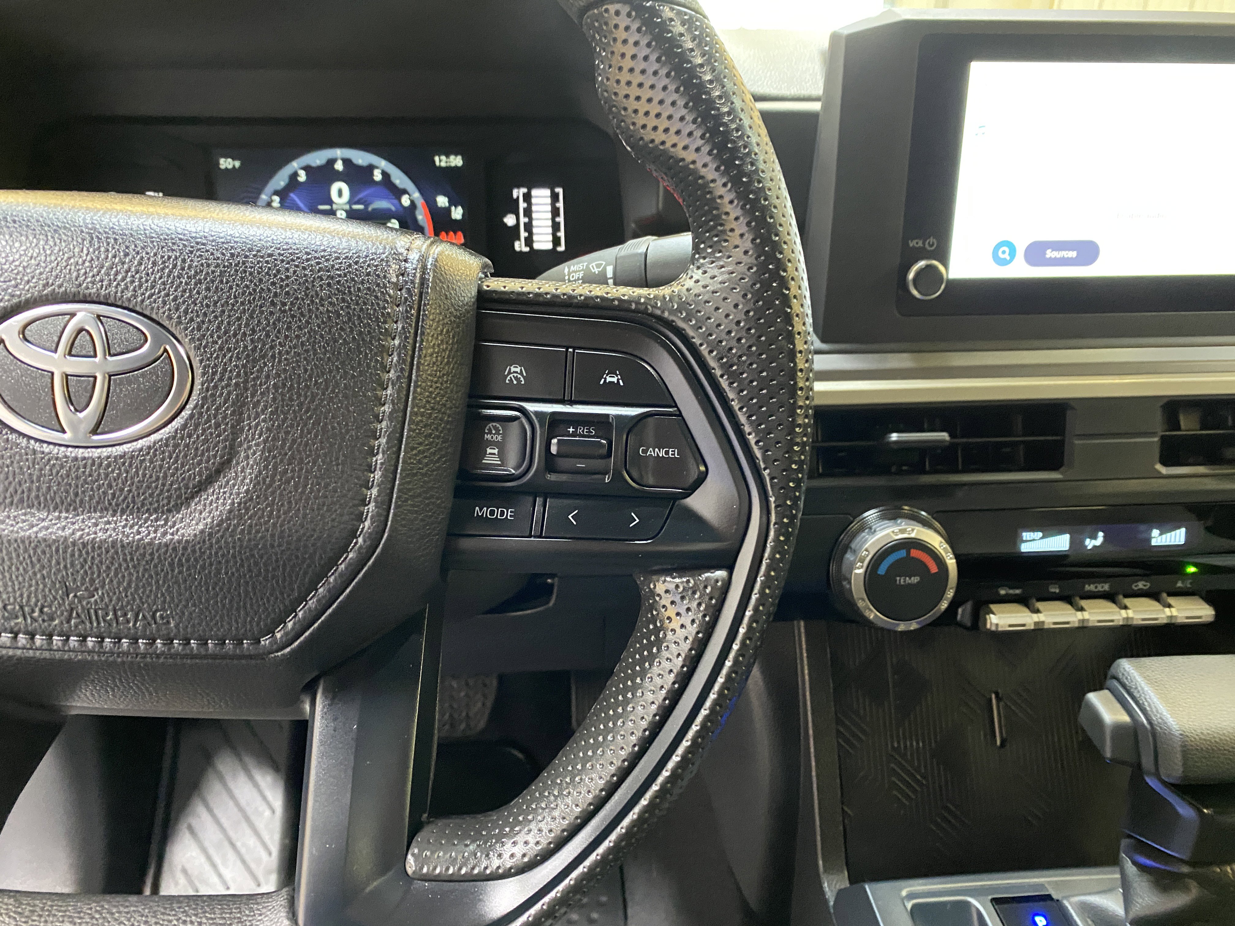 Used 2025 Toyota Tacoma SR5 image 33