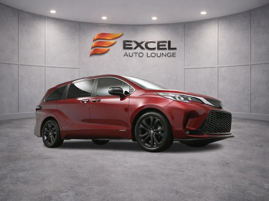 Used 2021 Toyota Sienna XSE image 38