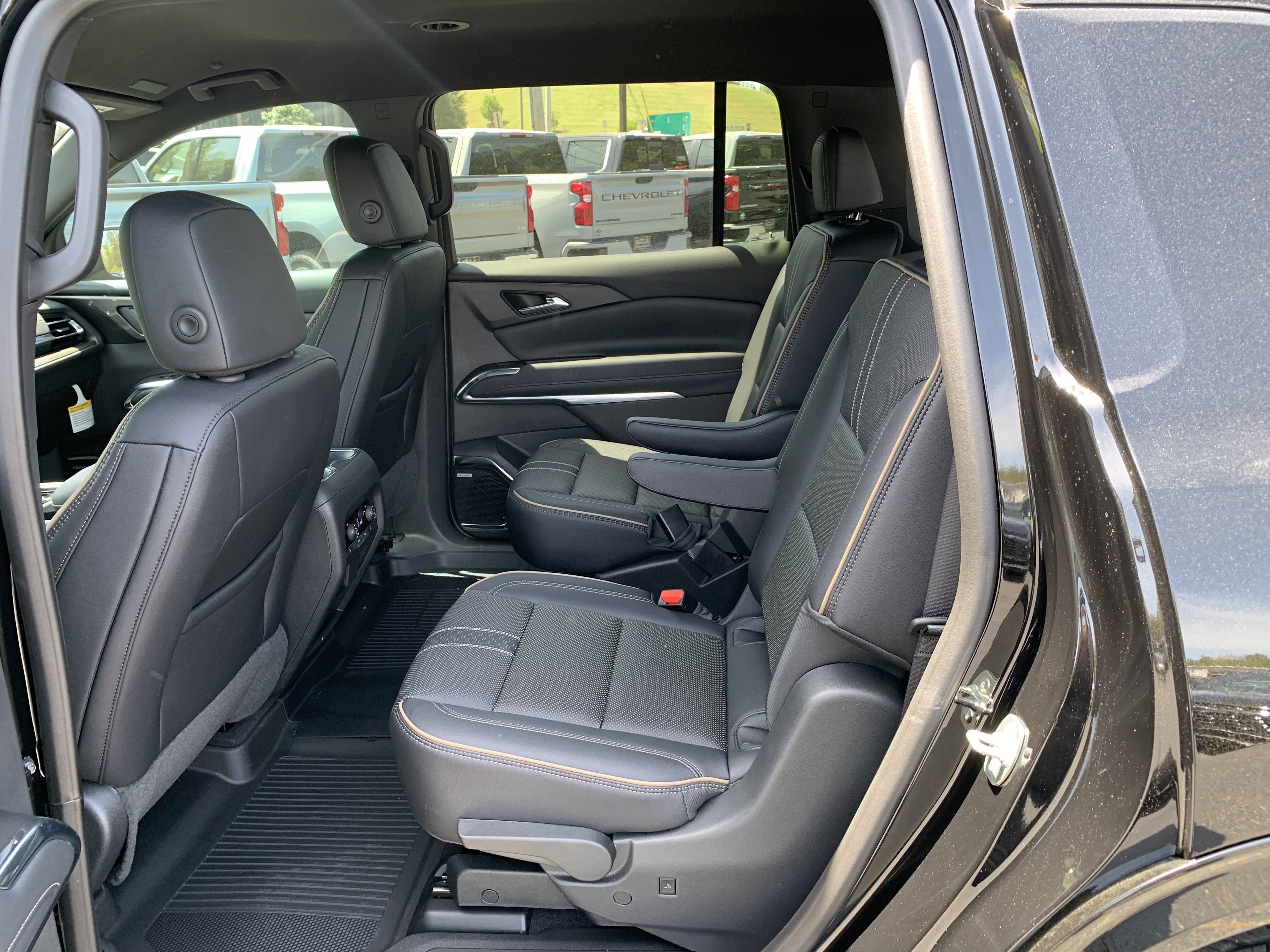 New 2025 Chevrolet Traverse High Country w/ LPO, Floor Liner Package image 21
