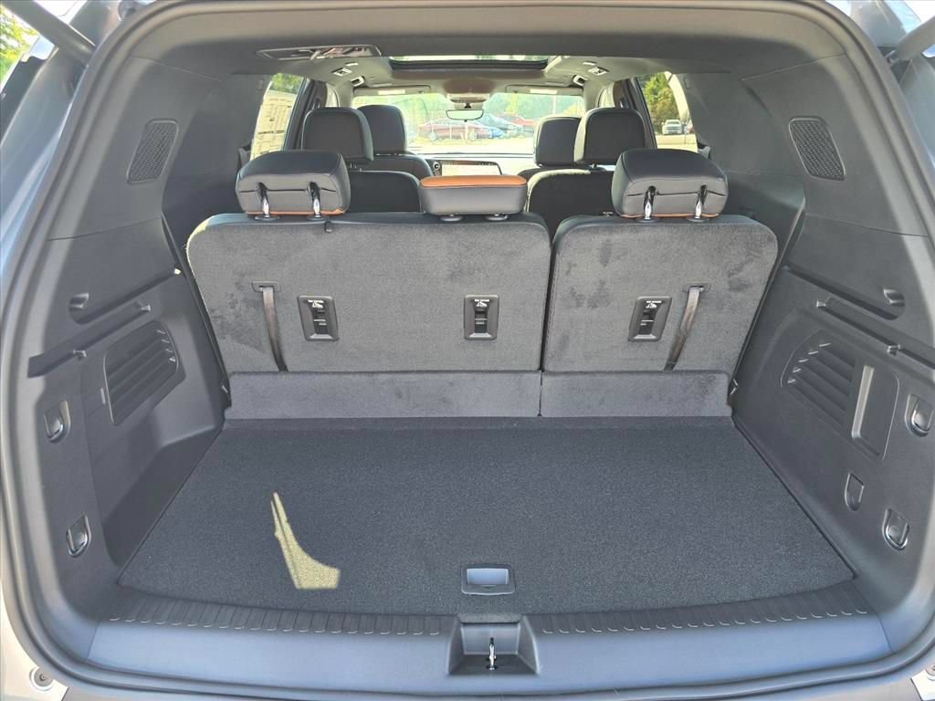 New 2027 Chevrolet Traverse Z71 w/ Driver Confidence Package AWD/4WD image 21