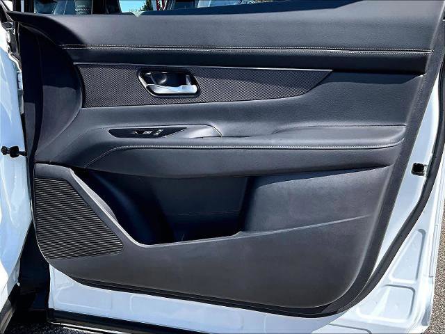 Certified 2025 Nissan Murano SV w/ Cargo Package AWD/4WD image 12