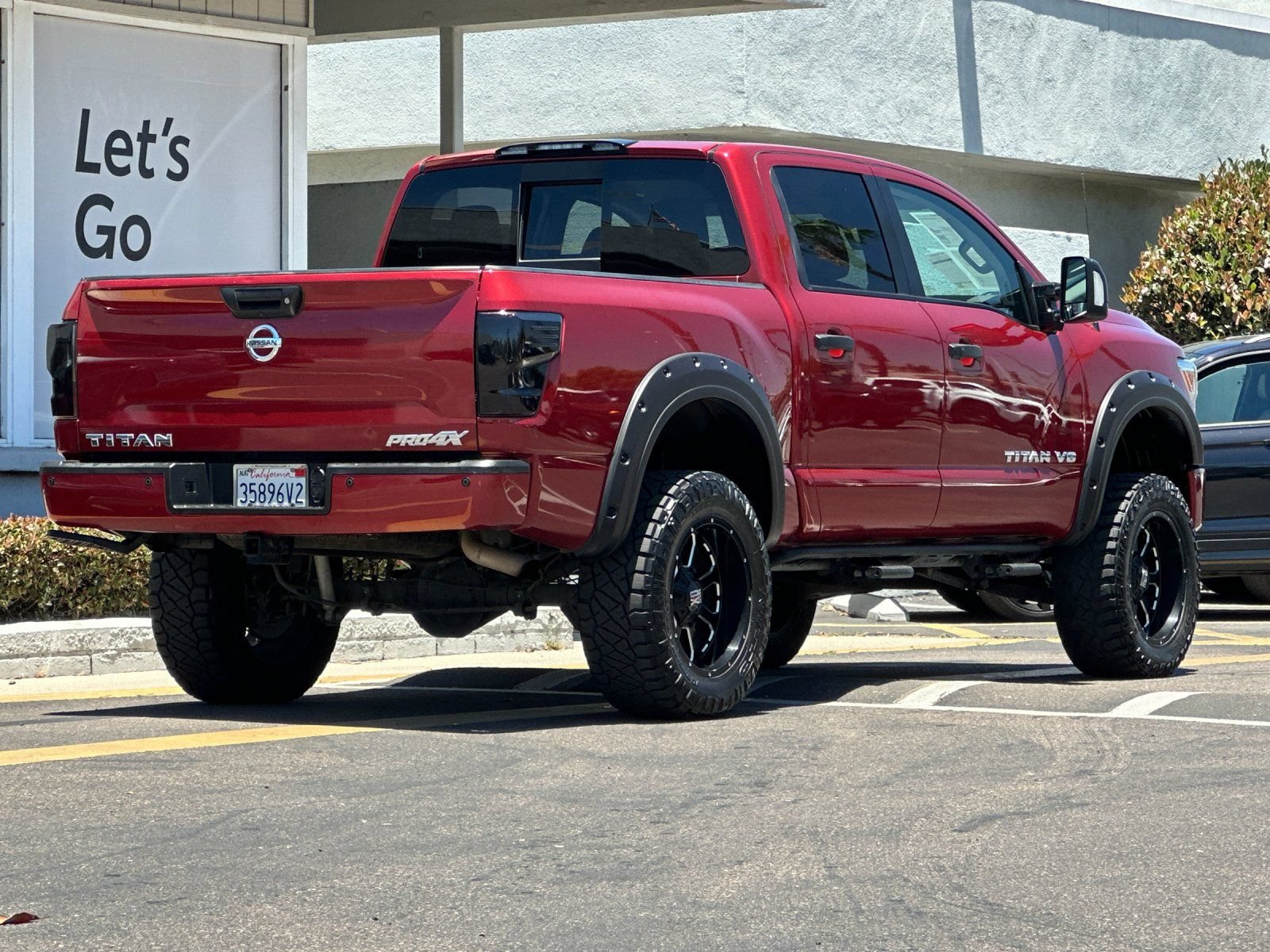 Used 2018 Nissan Titan PRO-4X w/ Pro-4x Utility Package AWD/4WD image 5