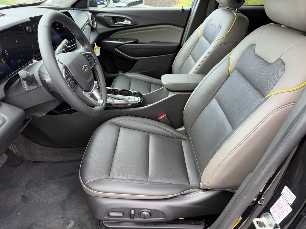 Used 2024 Chevrolet Trax ACTIV w/ Sunroof Package FWD image 3