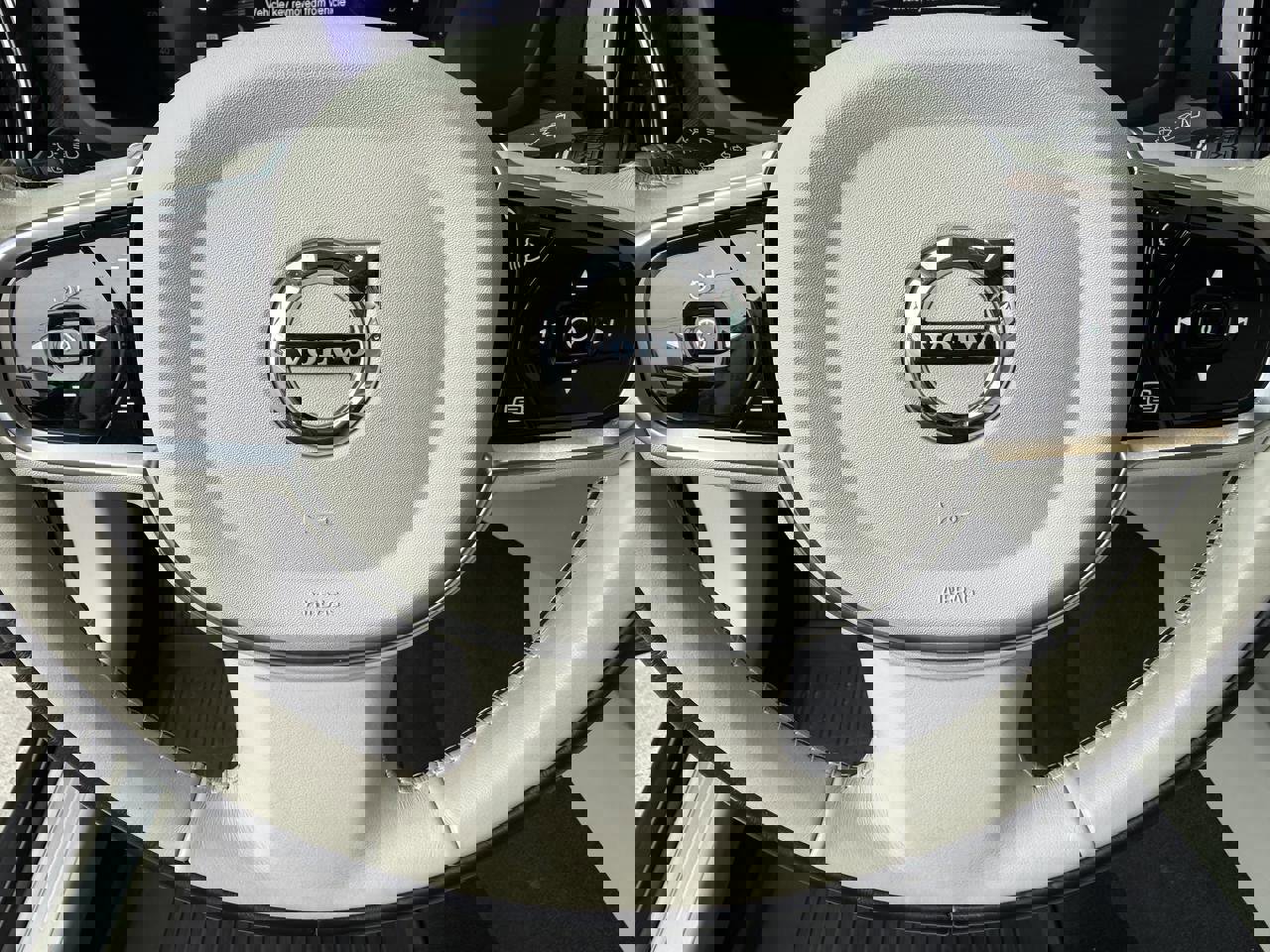 Used 2024 Volvo V60 B5 Cross Country Plus image 13