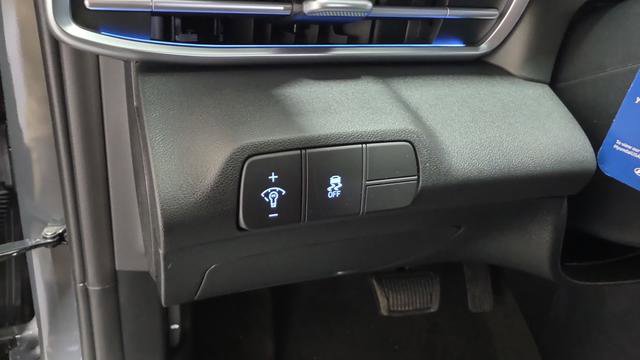 New 2026 Hyundai Elantra Limited FWD image 30