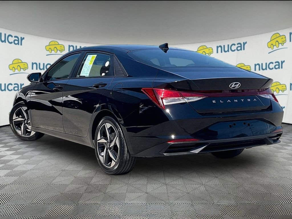 Used 2023 Hyundai Elantra SEL w/ Convenience Package FWD image 4