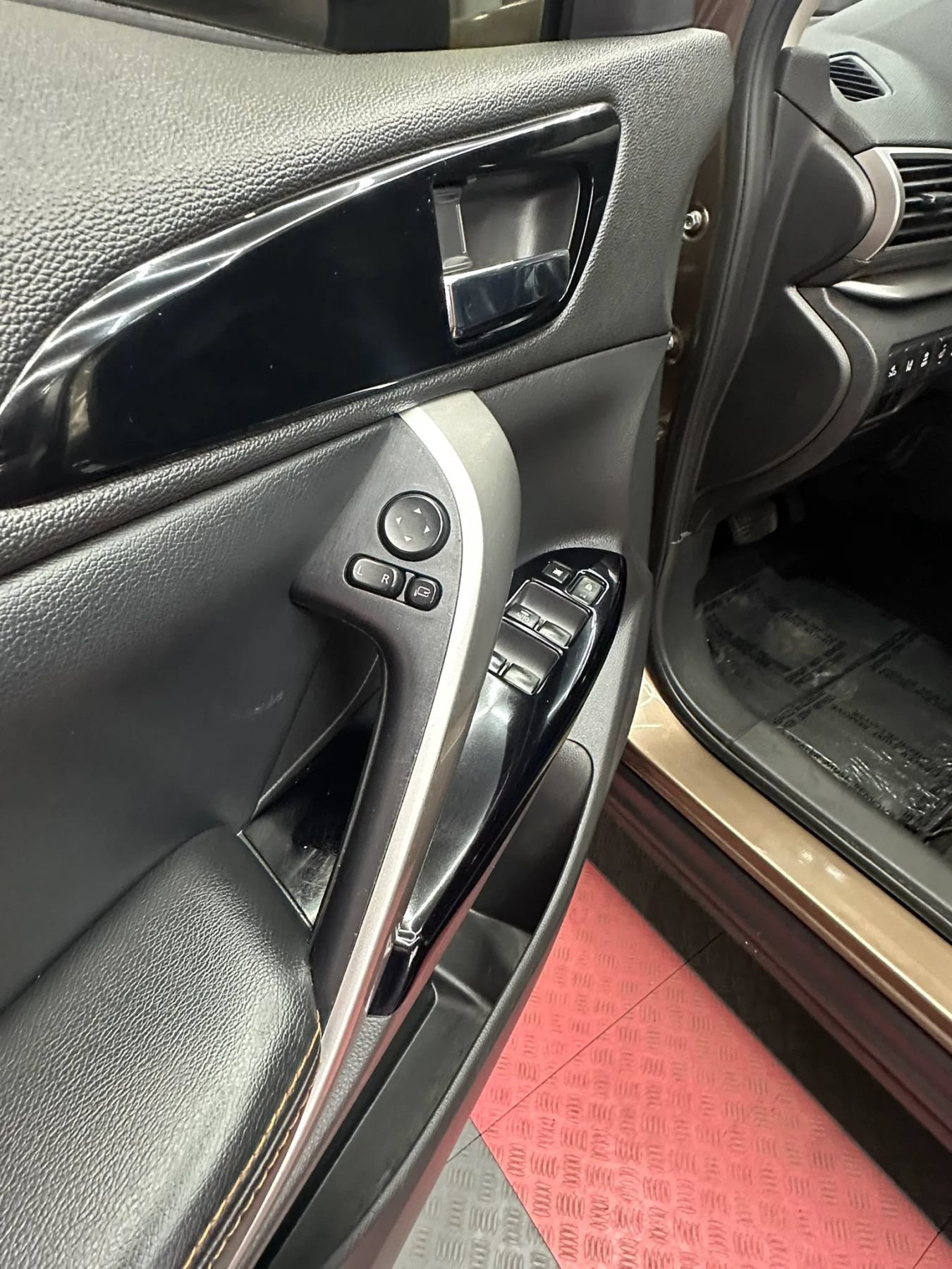 Used 2018 Mitsubishi Eclipse Cross SEL AWD/4WD image 10
