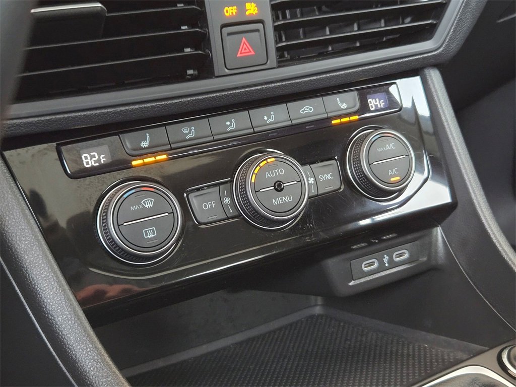 Used 2024 Volkswagen Jetta SE w/ Panoramic Sunroof Package image 16