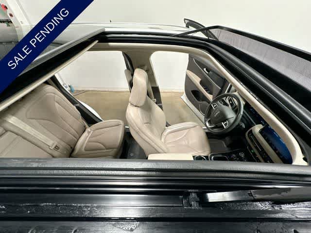 Used 2023 Lincoln Nautilus Reserve AWD/4WD image 6