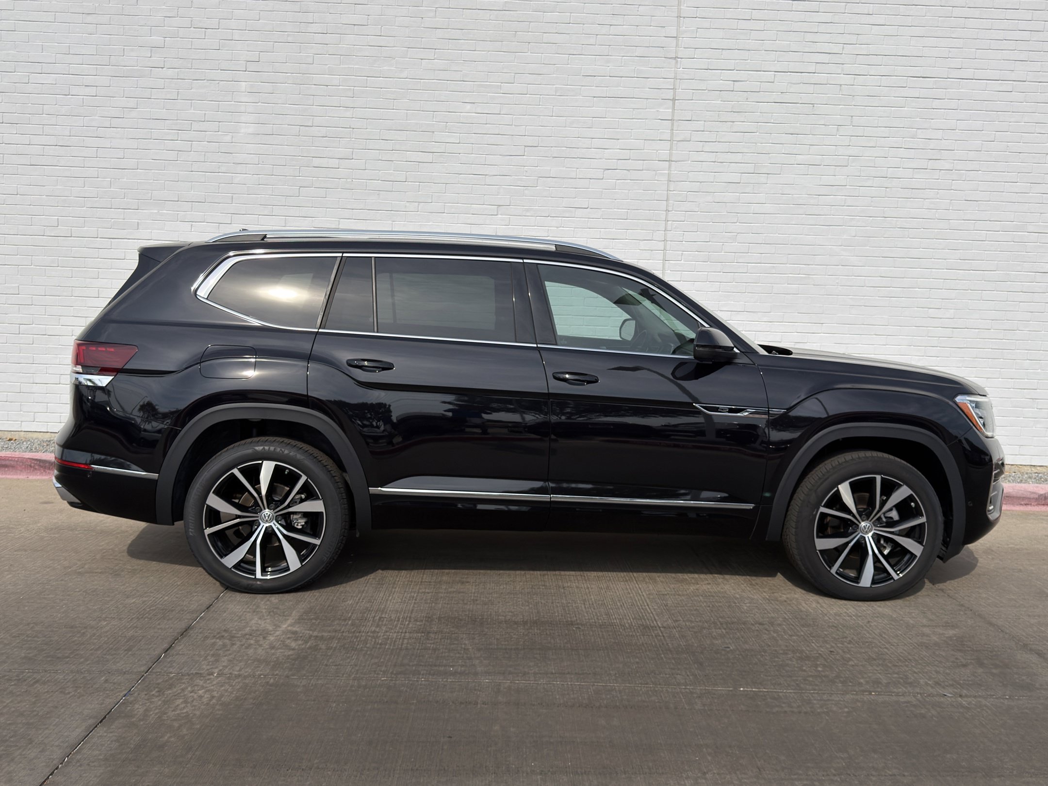 Certified 2026 Volkswagen Atlas SEL AWD/4WD image 4
