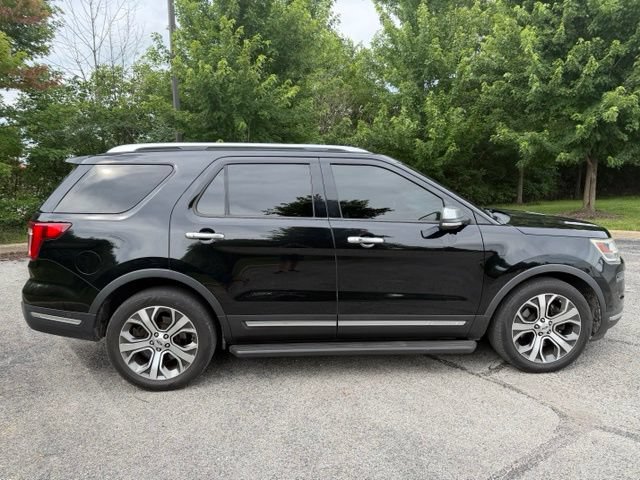 Used 2018 Ford Explorer Platinum AWD/4WD image 2