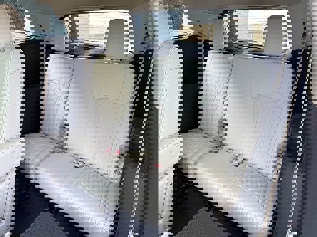 Used 2024 Buick Enclave Avenir image 38