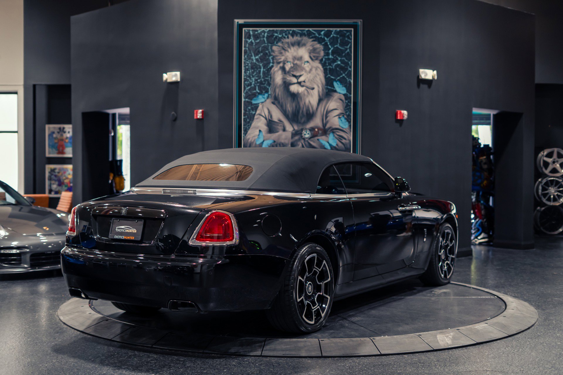 Used 2018 Rolls-Royce Dawn RWD image 29