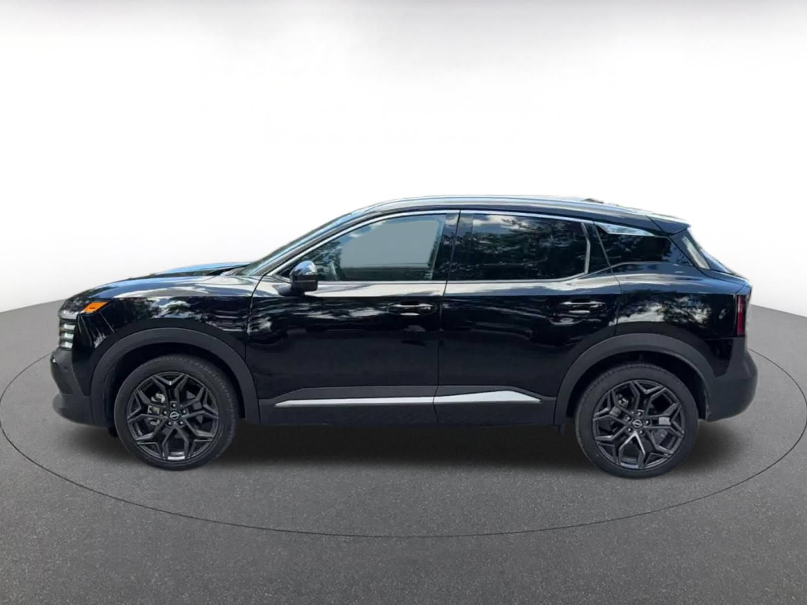 Used 2026 Nissan Kicks SR AWD/4WD image 8