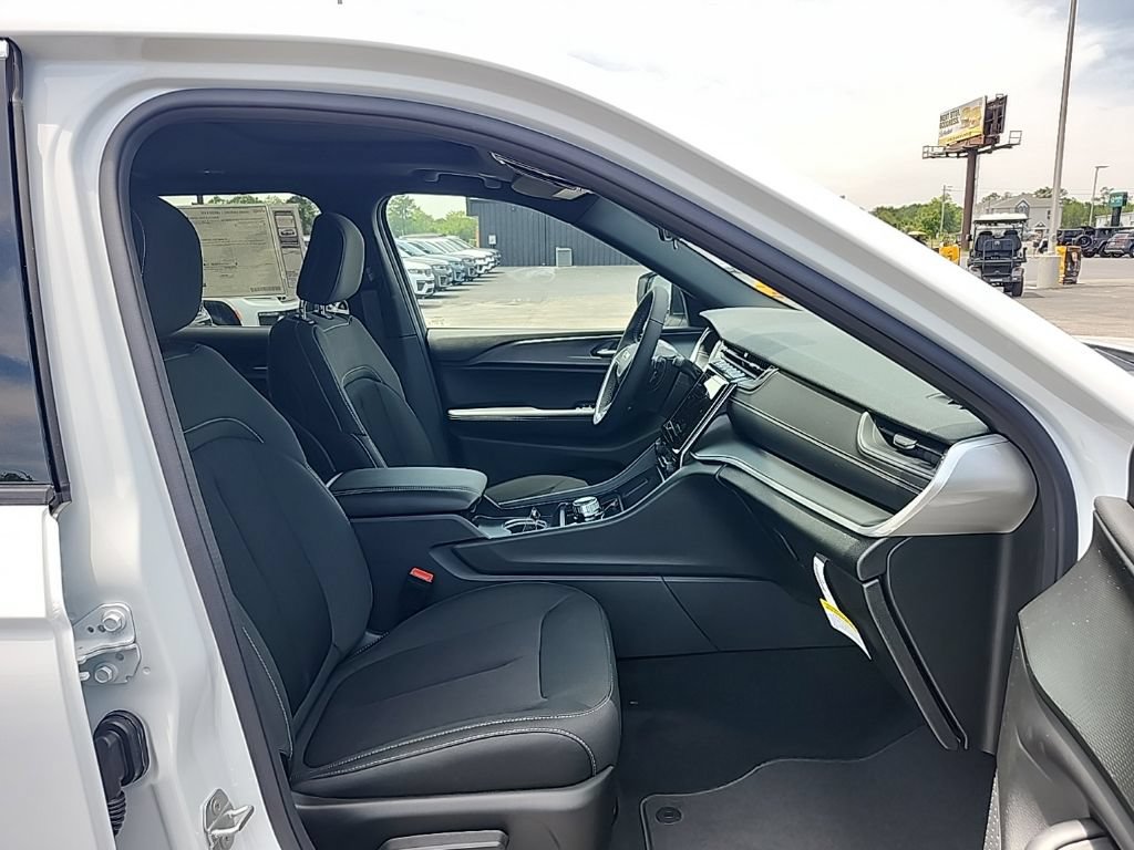New 2026 Jeep Grand Cherokee L Laredo RWD image 28