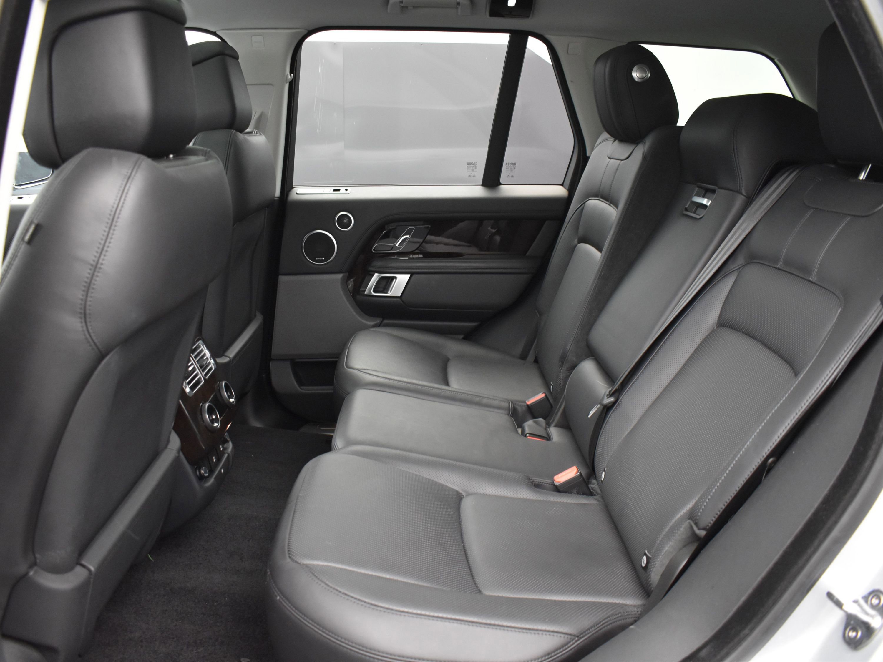 Used 2020 Land Rover Range Rover HSE image 16