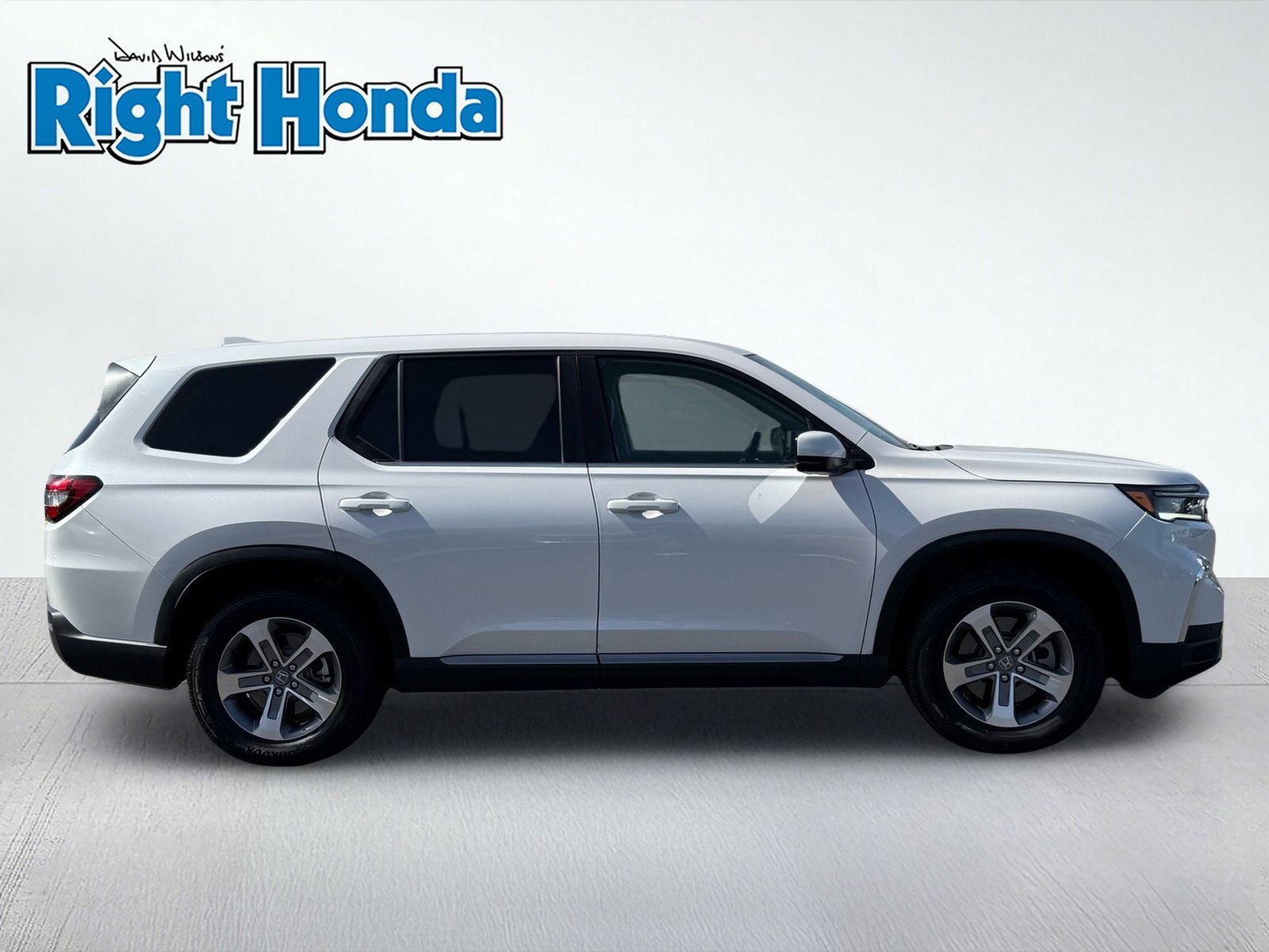 Used 2025 Honda Pilot EX-L image 9