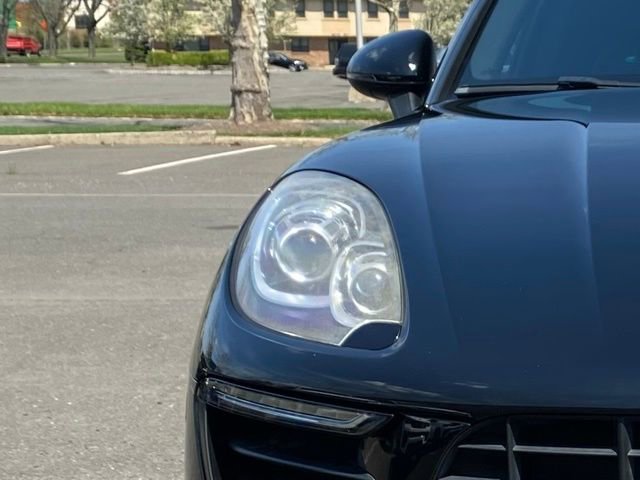 Used 2017 Porsche Macan image 33