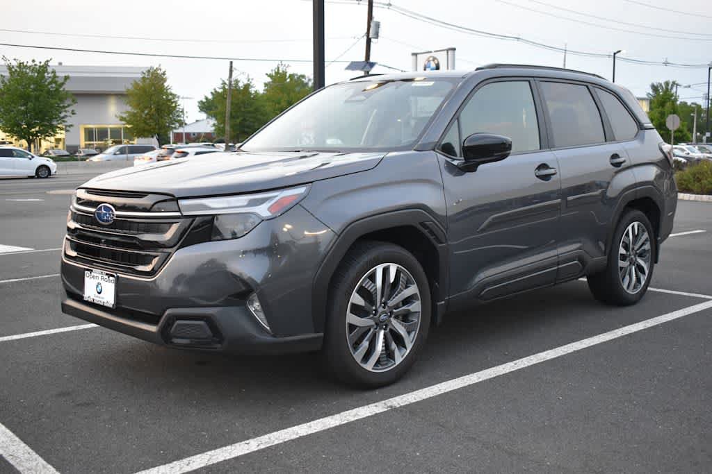 Used 2025 Subaru Forester Touring AWD/4WD image 3