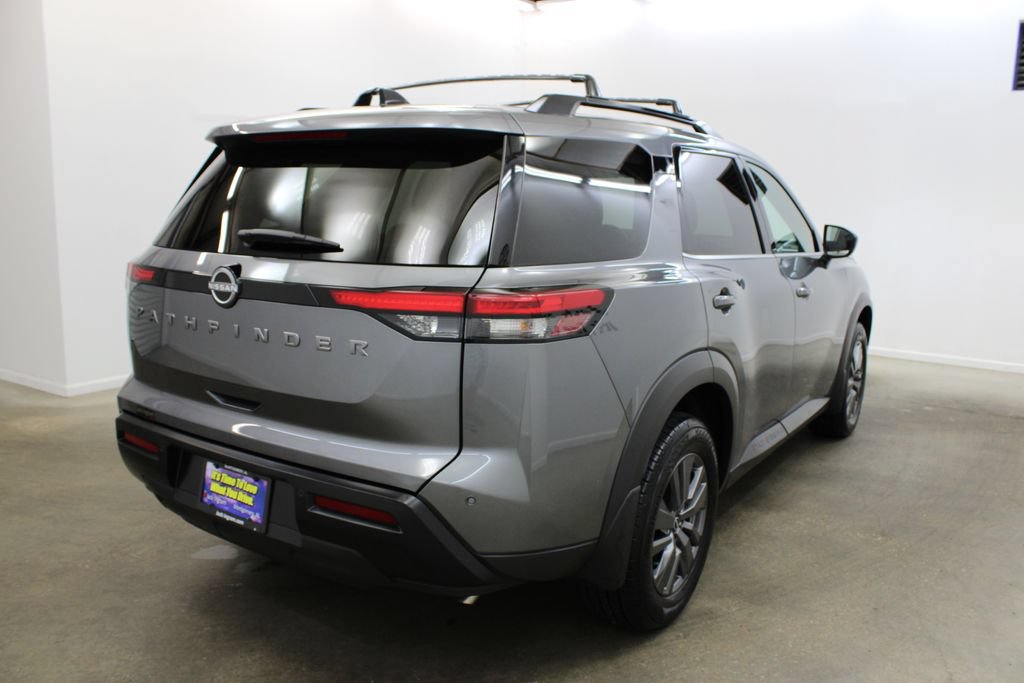 Used 2026 Nissan Pathfinder SV FWD image 5